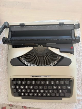 Máquina de escribir Olivetti Lettera 10