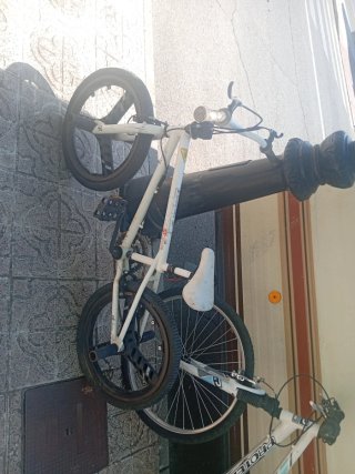 Bicicleta BMX Monty Blanca ME URGE SU VENTA