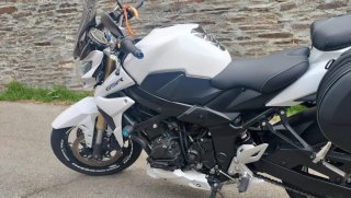Suzuki GSR 750 pocos km