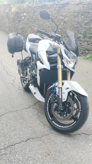 Suzuki GSR 750 pocos km