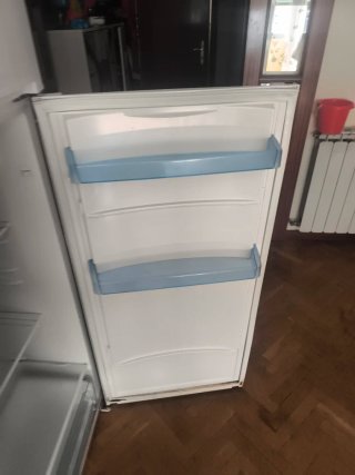 Nevera grande blanca