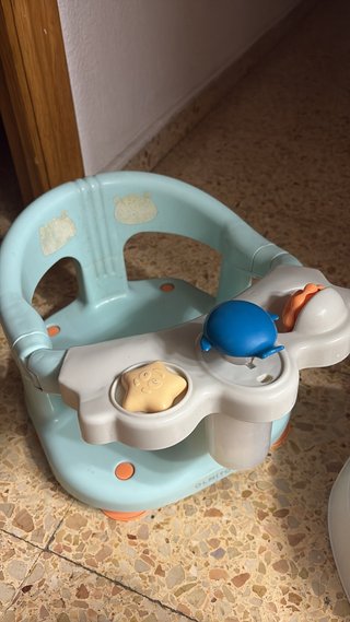 Asiento de baño para bebé con juguetes