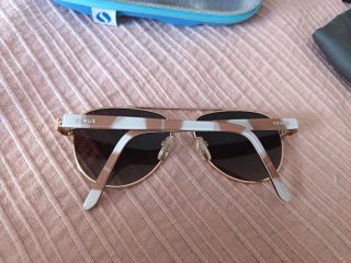 Gafas de sol infantiles doradas