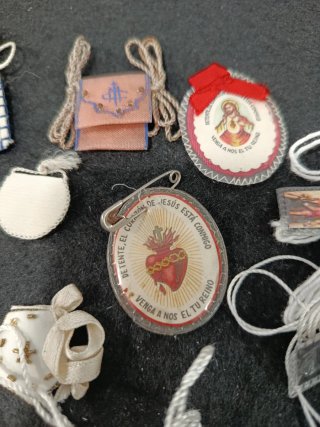 Lote antiguos detentes escapulario religiosos