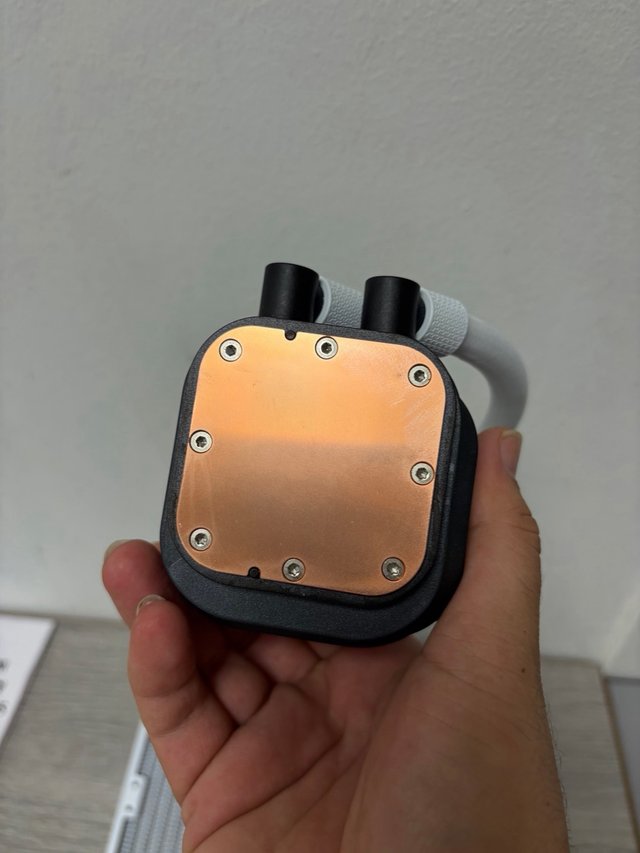 Corsair iCUE Link Titan 360 RX LCD