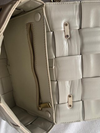 Bolso trenzado cuadrado beige