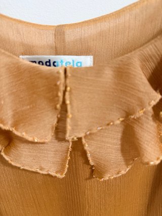 Top ligero volantes dorado nuevo