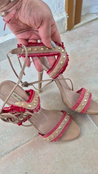 Sandali Pierucci Beige e Rosso con Borchie