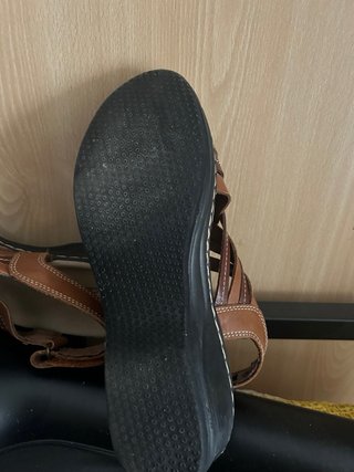 Sandalias UGG Beige y Negras