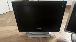 Monitor LG y televisor Philips