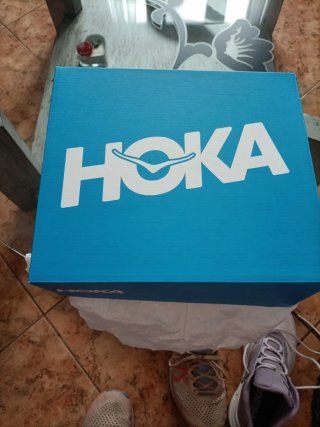 Zapatillas Hoka mujer rosa y blanco (1 uso).