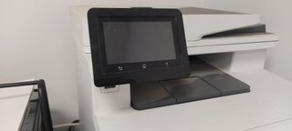 Impresora HP Color LaserJet Pro MFP M477fdw