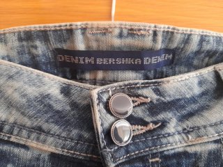 Pantalones vaqueros desgastados azules
