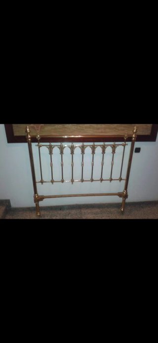 Cama de bronce restaurada
