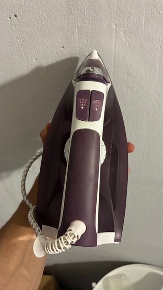 Plancha de ropa morada