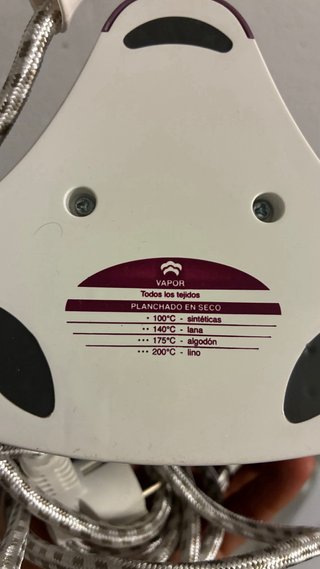 Plancha de ropa morada