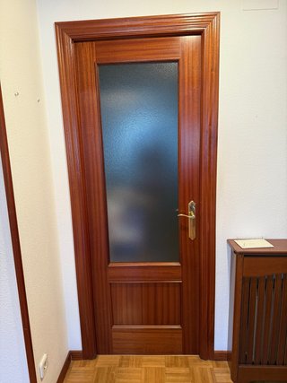 7 Puertas de madera maciza, ciegas y con cristal