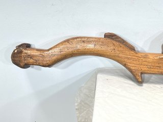 Yugo de Madera Maciza Tallada Antiguo J/A