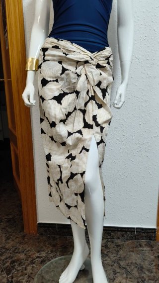 Falda midi H&M nudo lateral estampado