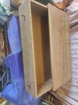 Mueble de madera con 2 cajones