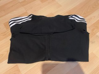 Chaqueta Adidas con capucha y rayas