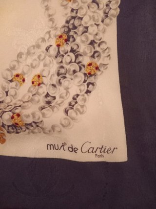 Pañuelo Cartier Leopardo y Perlas