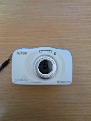 Cámara Nikon Coolpix S33 Acuática + Accesorios
