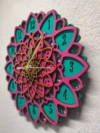 Orologio mandala in legno decorativo