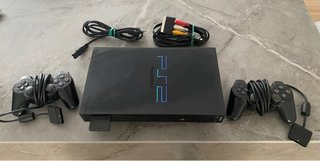 PlayStation 2 Negra con 2 Mandos