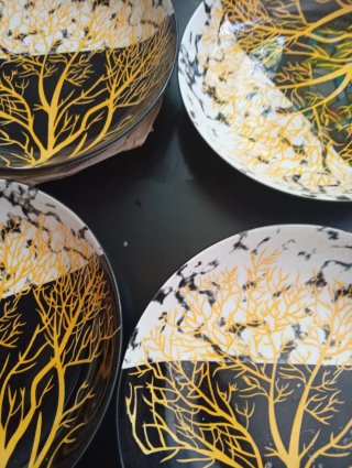 Set de vajilla con diseño de árbol