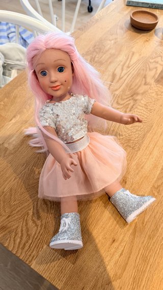 Muñeca I'm a Girly con pelo rosa