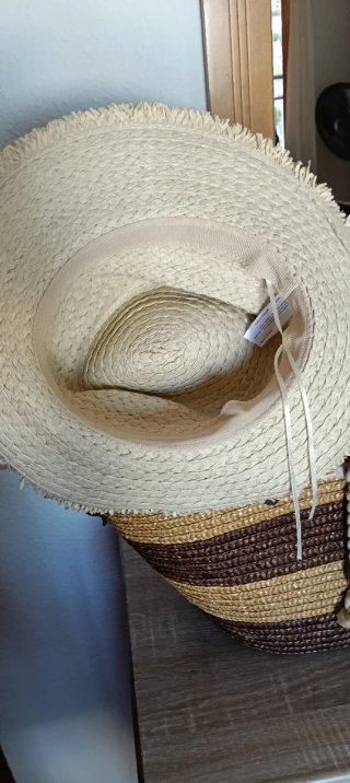 Capazo de playa y sombrero