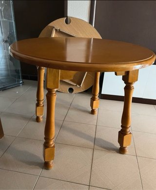 Mesa camilla redonda madera y cristal y tarima.