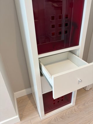 Estantería Ikea blanca con 2 cajones