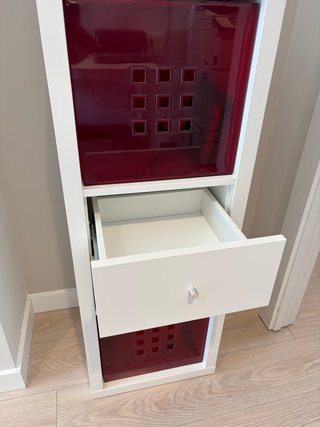 Estantería Ikea blanca con 2 cajones