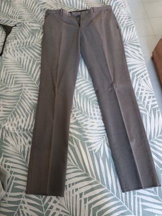 Pantalones elegantes grises hombre