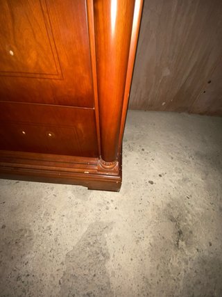 Cajonera de madera con espejo