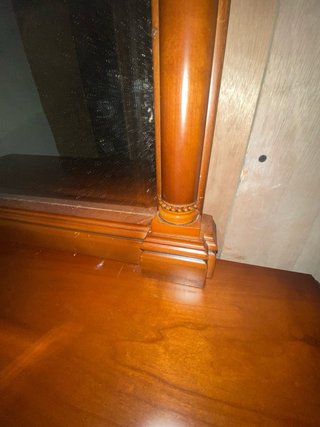 Cajonera de madera con espejo