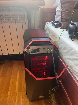 PC Gaming Thunderobot con luces LED