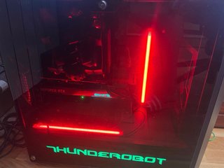 PC Gaming Thunderobot con luces LED