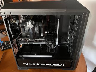 PC Gaming Thunderobot con luces LED