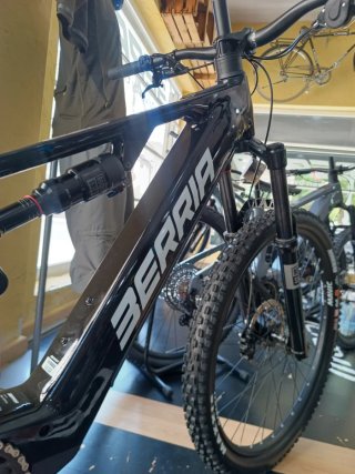Bicicleta Berria Nexxen Max Avinox M2S