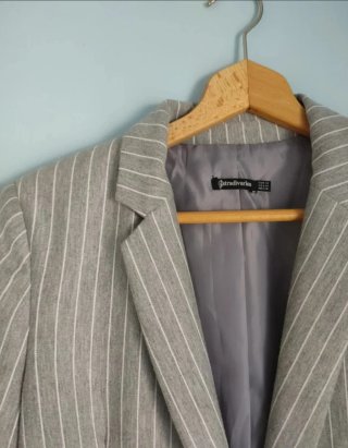Americana gris rayas Stradivarius