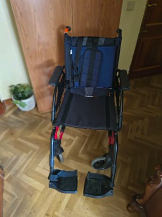 Silla de ruedas, cojín antiescaras y c. Seguridad