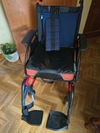 Silla de ruedas, cojín antiescaras y c. Seguridad