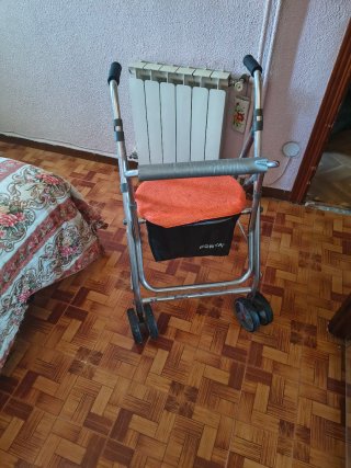 Silla de ruedas, cojín antiescaras y c. Seguridad