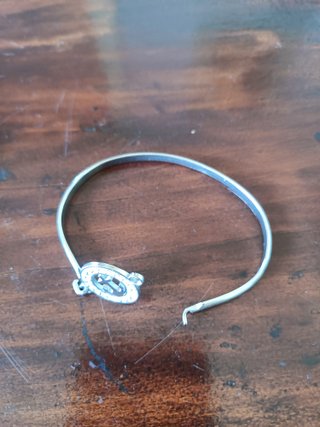 Pulsera de metal con ancla y circonitas