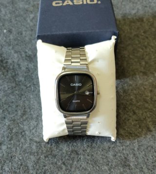 Reloj Casio Cuadrado Negro y Plateado