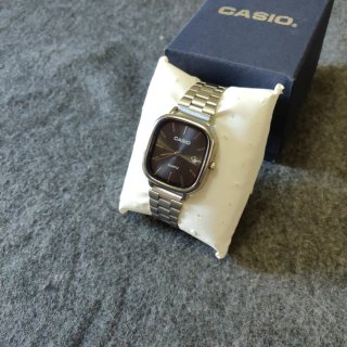 Reloj Casio Cuadrado Negro y Plateado
