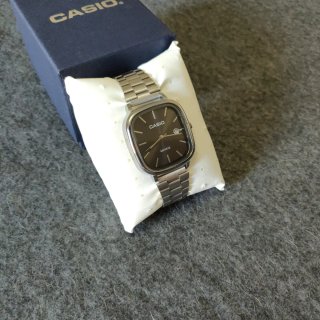 Reloj Casio Cuadrado Negro y Plateado